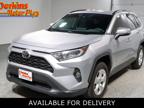 Used 2021 Toyota RAV4 XLE image 1