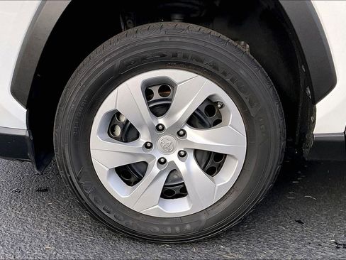 Used 2024 Toyota RAV4 LE image 9