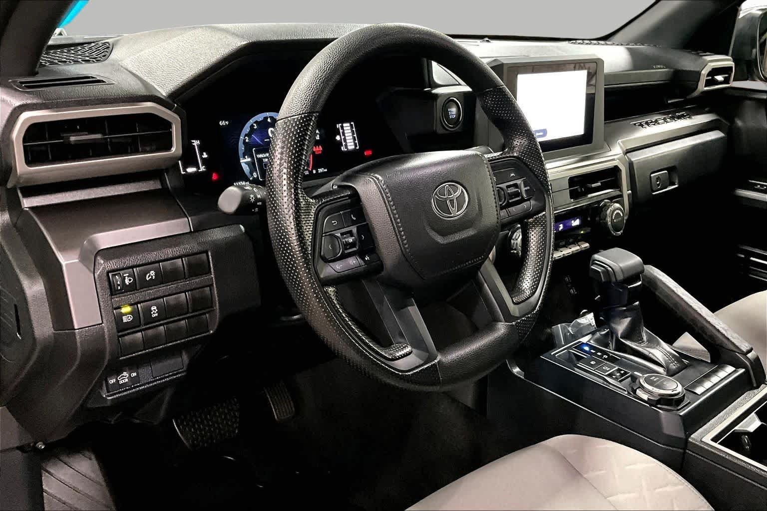 Certified 2025 Toyota Tacoma SR5 AWD/4WD image 16