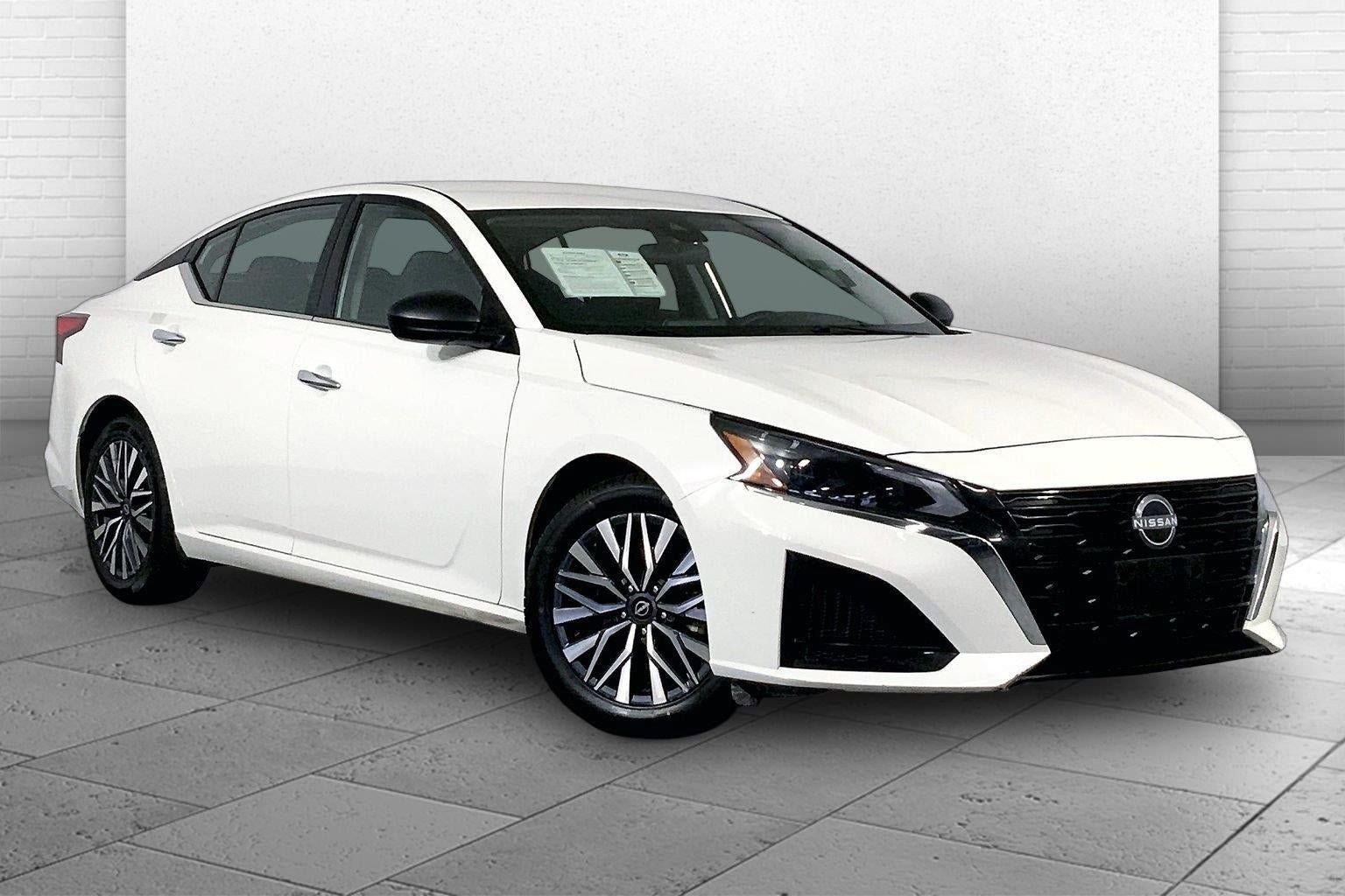 Used 2025 Nissan Altima 2.5 SV FWD image 1