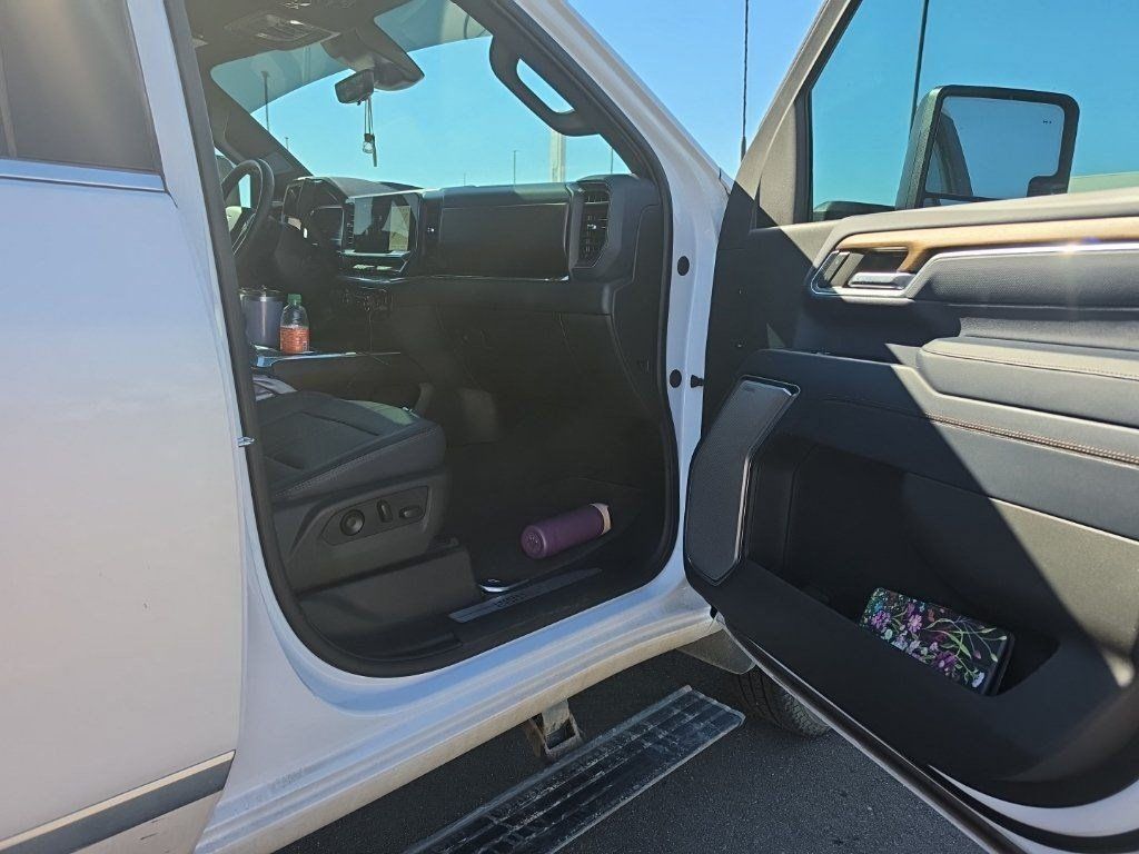 Used 2024 Chevrolet Silverado 3500 High Country w/ High Country Premium Package AWD/4WD image 8