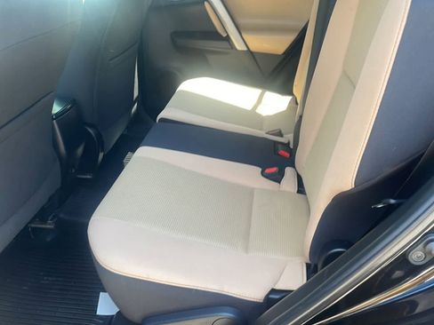 Used 2018 Toyota RAV4 XLE AWD/4WD image 15