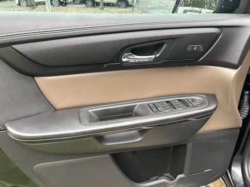 Used 2017 GMC Acadia Limited SLT image 16