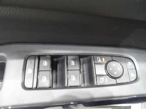 Used 2024 Nissan Pathfinder SV image 18