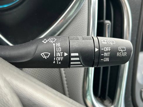Used 2018 Chevrolet Equinox Premier FWD image 25