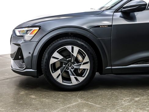 Used 2022 Audi e-tron Premium w/ Convenience Plus Package image 11