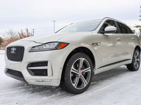 Used 2017 Jaguar F-PACE R-Sport image 3