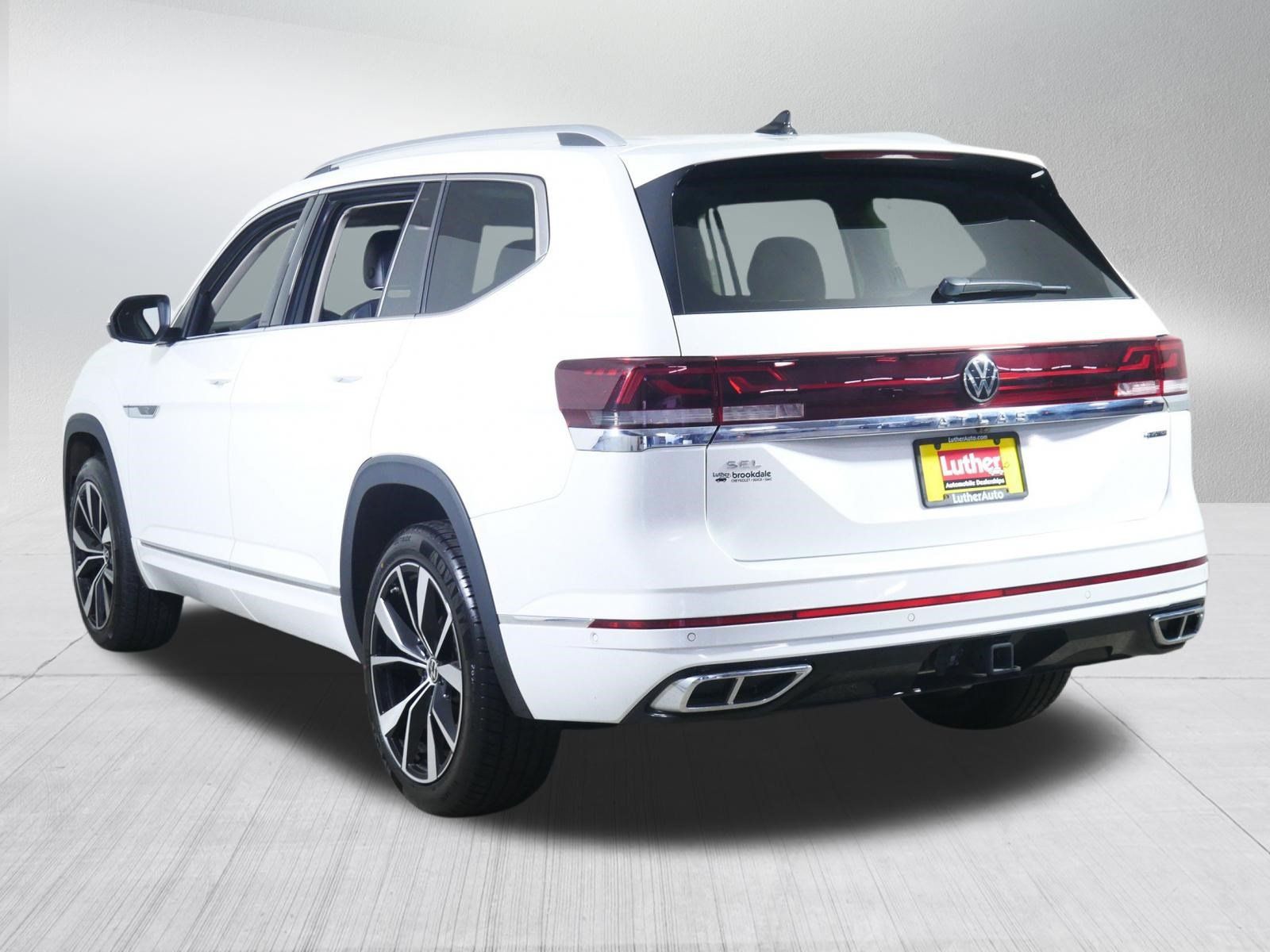 Used 2024 Volkswagen Atlas SEL Premium R-Line AWD/4WD image 5