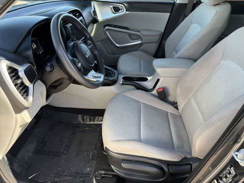 Used 2023 Kia Soul LX w/ LX Technology Package image 13