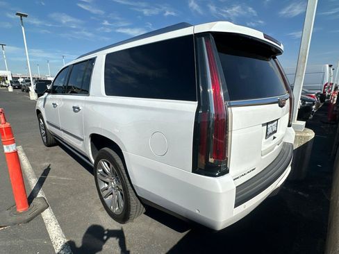 Used 2017 Cadillac Escalade ESV Premium Luxury AWD/4WD image 5