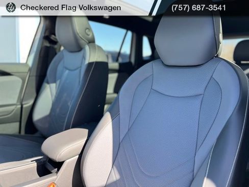 New 2026 Volkswagen Tiguan SE R-Line image 23