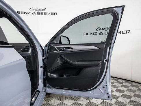 Used 2025 BMW X4 xDrive30i w/ Premium Package image 16