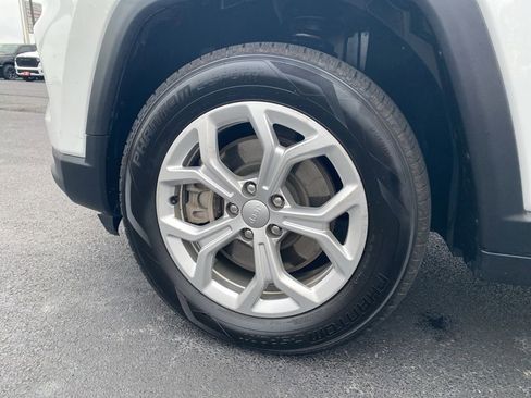 Used 2024 Jeep Compass Latitude image 45