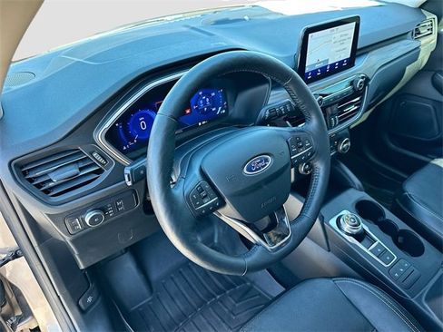 Used 2020 Ford Escape Titanium image 9