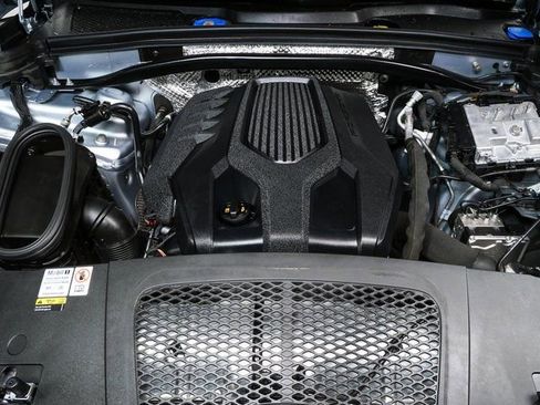 Certified 2023 Porsche Macan image 34