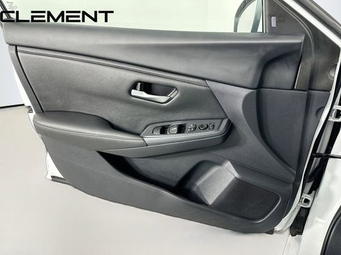 Used 2025 Nissan Sentra SV FWD image 25