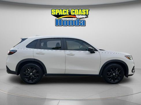 Used 2025 Honda HR-V Sport image 4