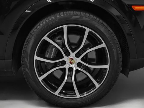 Certified 2022 Porsche Cayenne Platinum Edition AWD/4WD image 15