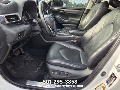 Used 2022 Toyota Highlander Platinum FWD image 6