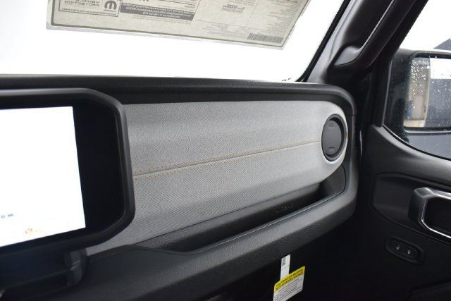 Used 2025 Jeep Gladiator Sport AWD/4WD image 19