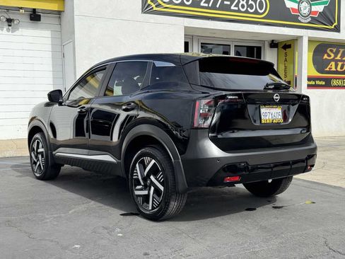 Used 2025 Nissan Kicks SV w/ Illumination Package FWD image 9