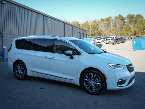 New 2026 Chrysler Pacifica Pinnacle image 12