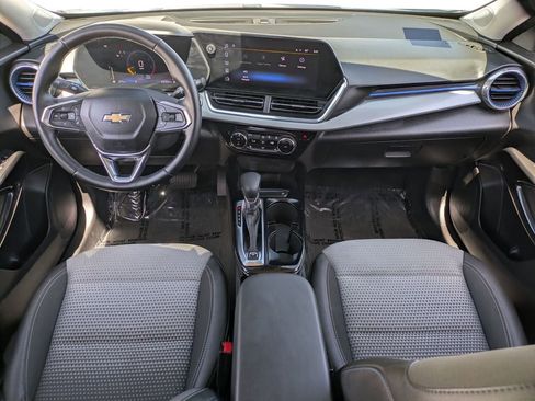 Used 2025 Chevrolet Trax LT w/ LT Convenience Package FWD image 25
