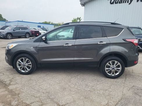 Used 2017 Ford Escape SE w/ Equipment Group 201A FWD image 22