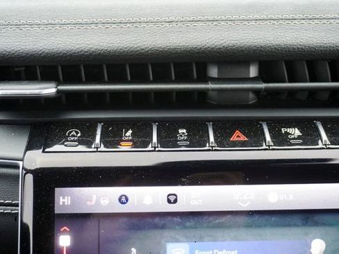 Used 2023 Jeep Grand Cherokee Limited w/ Luxury Tech Group II image 20