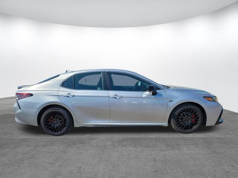 Used 2023 Toyota Camry SE FWD image 4