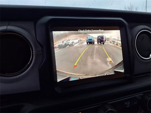 Used 2023 Jeep Wrangler Unlimited Sahara image 26