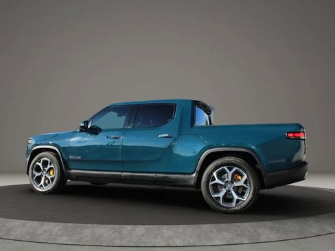 Used 2022 Rivian R1T Adventure image 6