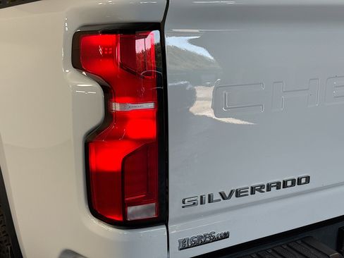 Used 2025 Chevrolet Silverado 2500 LTZ w/ LTZ Premium Package image 35