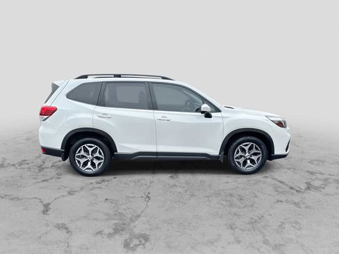 Used 2020 Subaru Forester Premium image 9