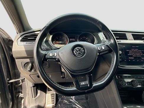 Used 2021 Volkswagen Tiguan SE R-Line FWD image 8