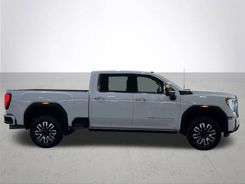 Used 2024 GMC Sierra 2500 Denali Ultimate image 9