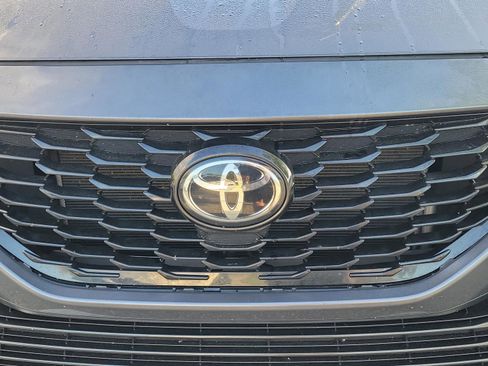 Used 2023 Toyota Highlander XSE image 12