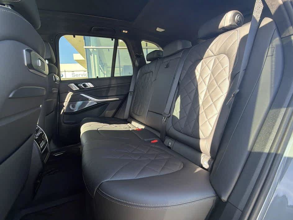 Used 2025 BMW X5 M60i AWD/4WD image 24