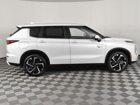 Used 2024 Mitsubishi Outlander SE image 5