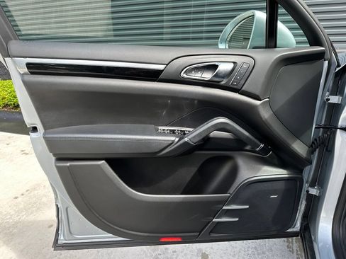 Certified 2017 Porsche Cayenne AWD/4WD image 15