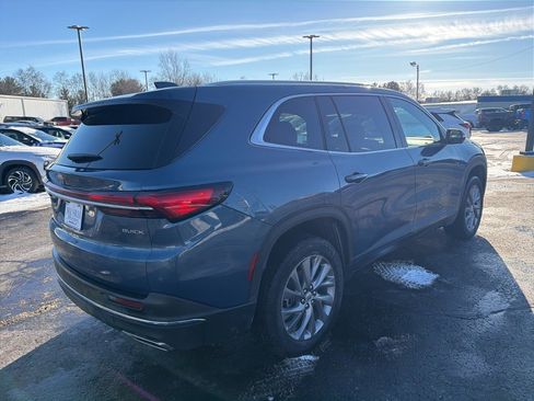 Used 2025 Buick Enclave Preferred image 3