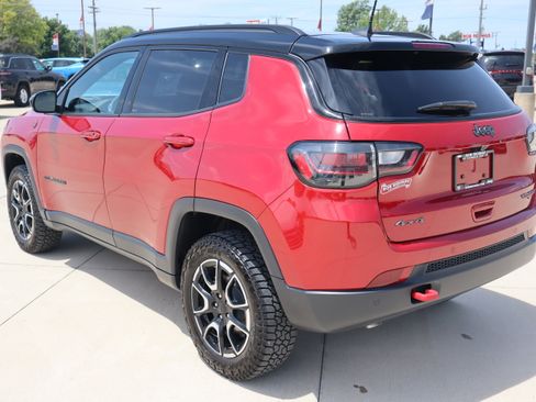 Used 2024 Jeep Compass Trailhawk w/ Trailhawk Elite Group AWD/4WD image 7