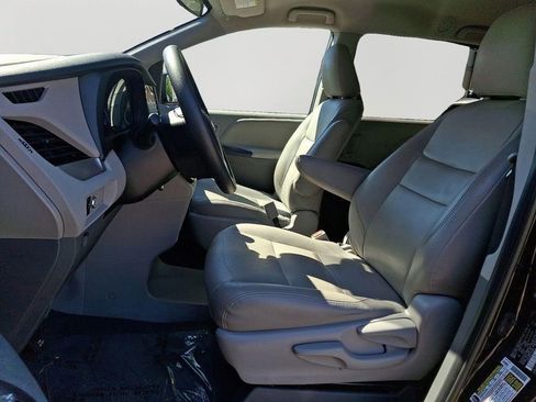 Used 2020 Toyota Sienna L FWD image 13
