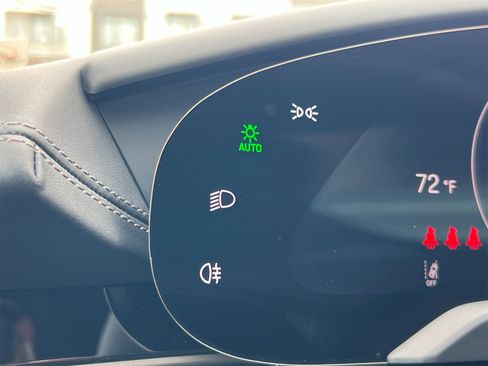 Used 2025 Porsche Taycan Turbo image 33