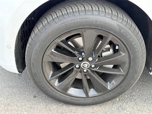 Used 2024 Jaguar F-PACE R-Dynamic S image 4