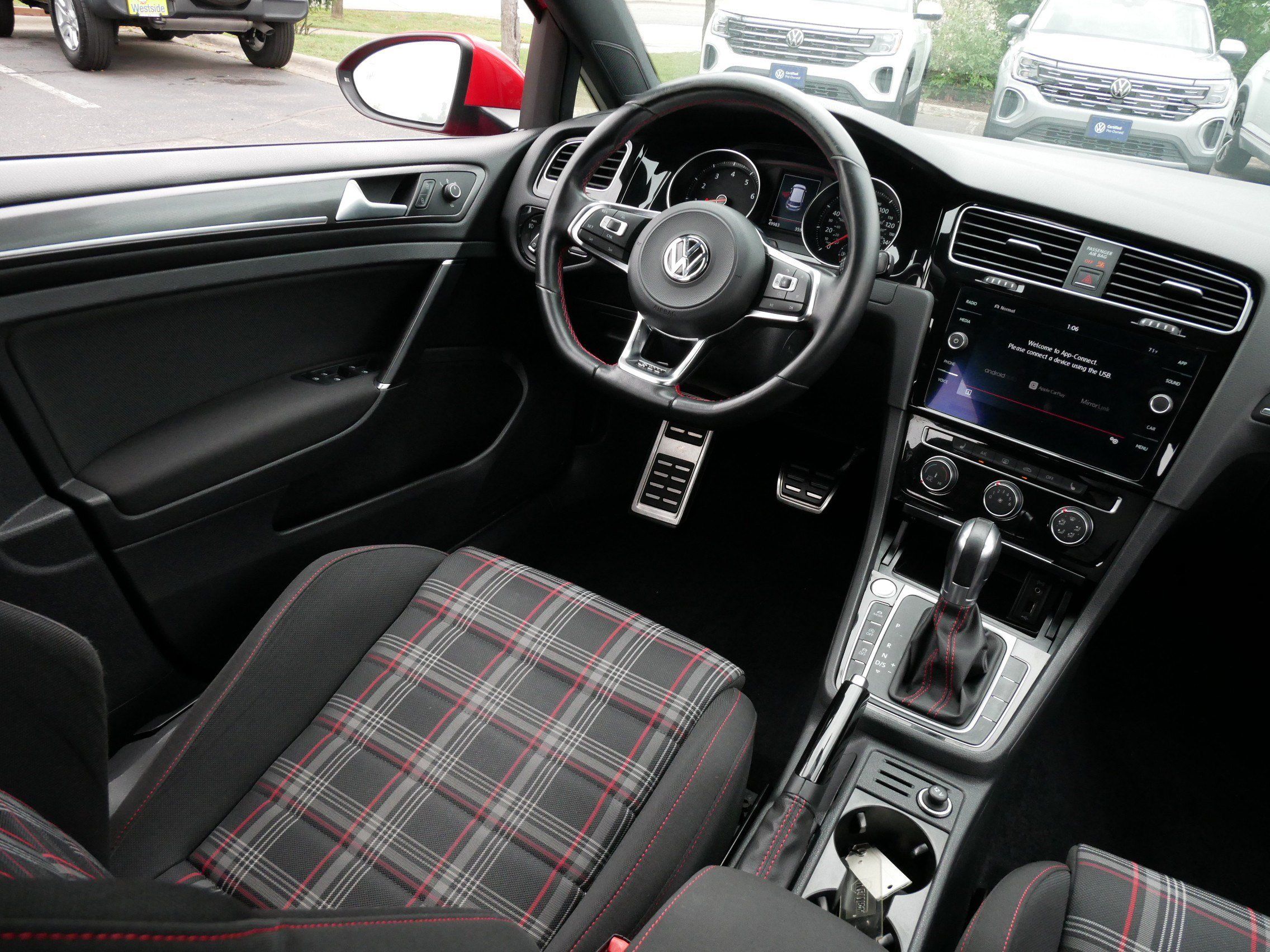 Used 2018 Volkswagen GTI SE FWD image 9