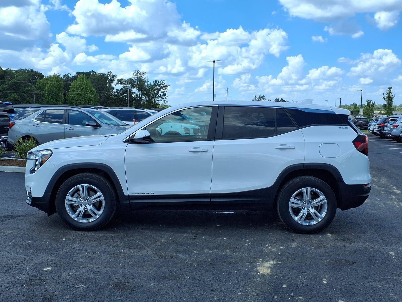 Used 2024 GMC Terrain SLE FWD image 20