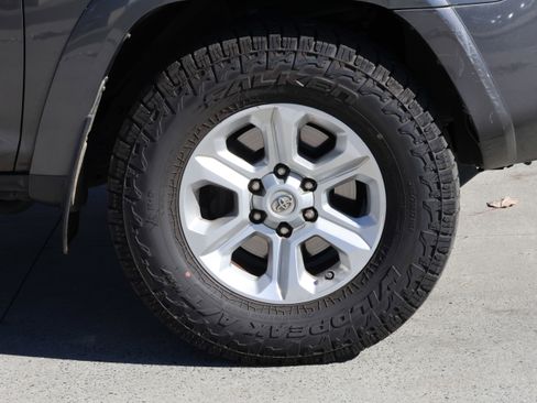 Used 2014 Toyota 4Runner SR5 image 11