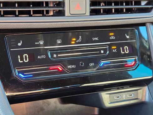 Certified 2025 Volkswagen Jetta Sport FWD image 21
