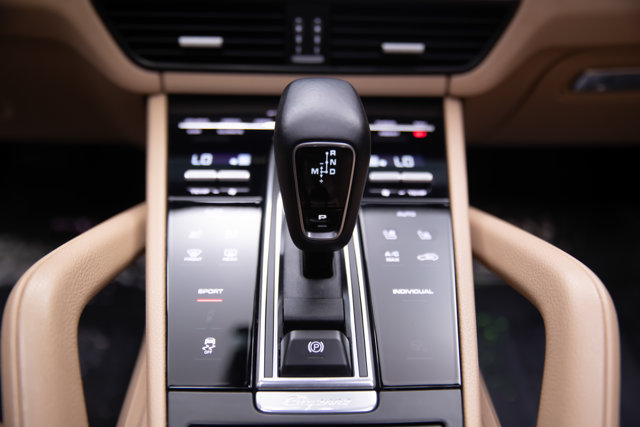 Used 2021 Porsche Cayenne AWD/4WD image 9
